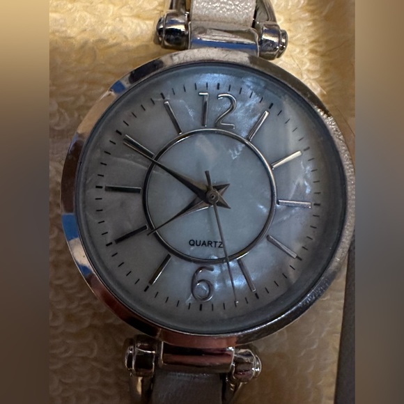 Accessories - Fashion watch